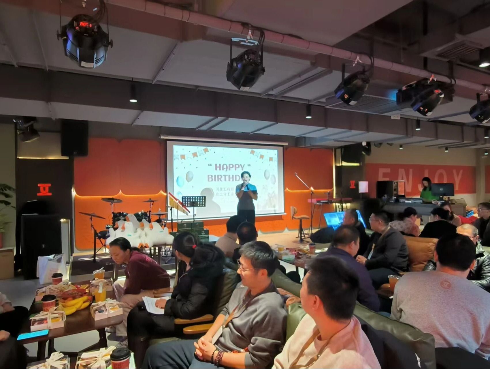 温暖庆芳辰 | 行政二分工会举办“暖冬有约·生日同欢”第四季度集体生日会