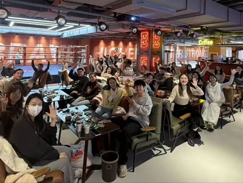 温暖庆芳辰 | 艺术与传媒学院分工会举办第四季度教职工生日会